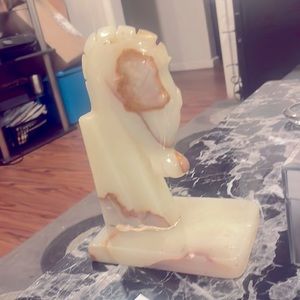 Jade sea horse book holder